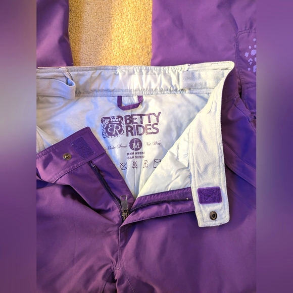 Betty Rides Purple Snowboard Pants Size Medium - Picture 6 of 6
